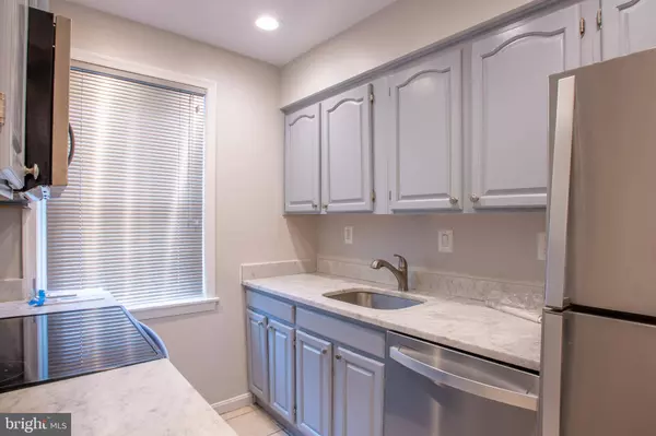 3812 V ST SE #101, Washington, DC 20020