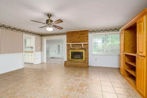 206 Poplar LOOP, Petal, MS 39465