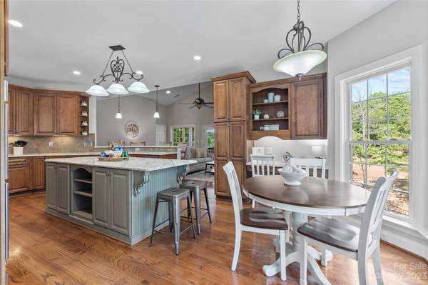 252 Greenbay RD, Mooresville, NC 28117