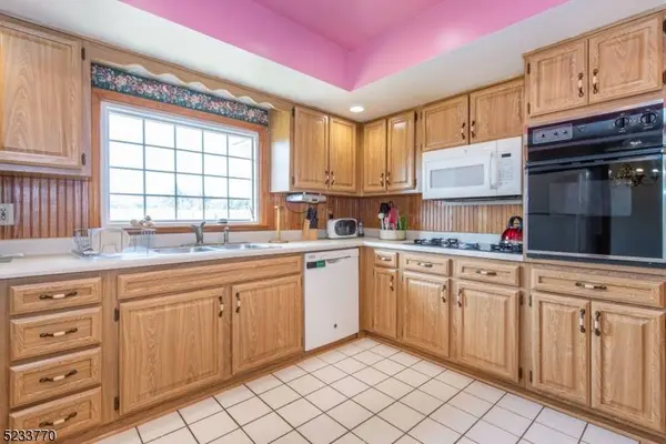 215 Notch Rd, Clifton City, NJ 07013