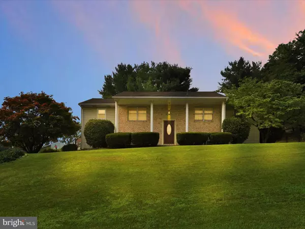 7355 AUDUBON DR, Harrisburg, PA 17111