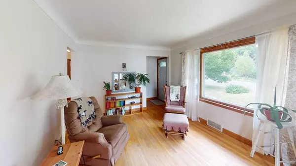 744 Elm ST NE, Hutchinson, MN 55350