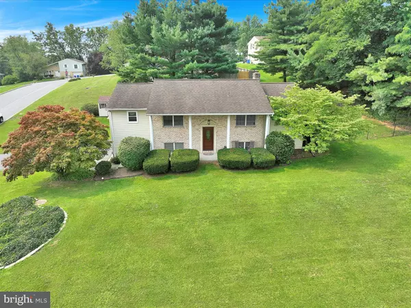 7355 AUDUBON DR, Harrisburg, PA 17111