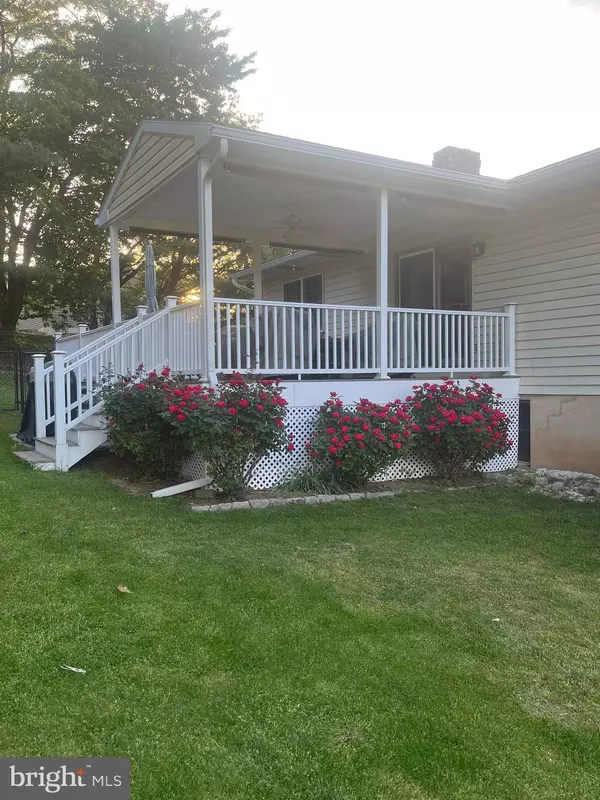 7355 AUDUBON DR, Harrisburg, PA 17111