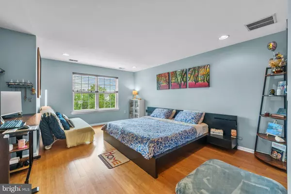 19 SCARLET OAK DR, Princeton, NJ 08540