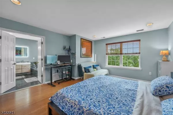 19 Scarlet Oak Dr, Montgomery Twp., NJ 08540