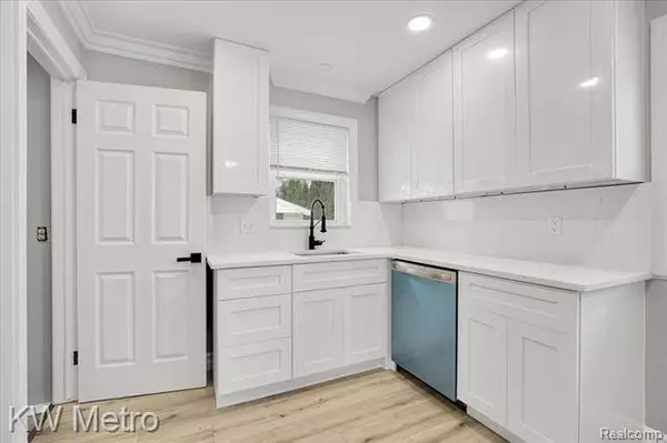 4416 ELMHURST Avenue, Royal Oak, MI 48073