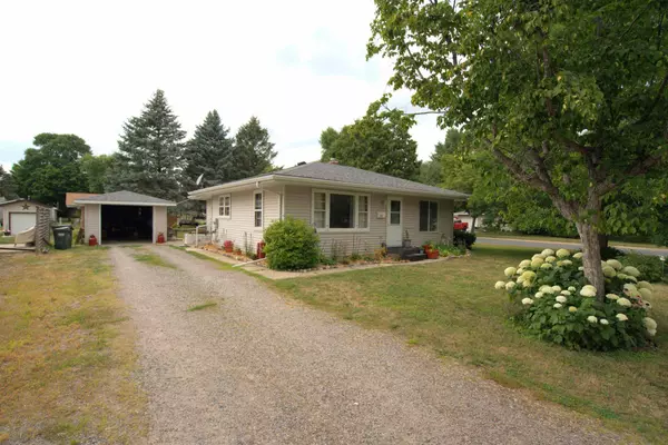 744 Elm ST NE, Hutchinson, MN 55350