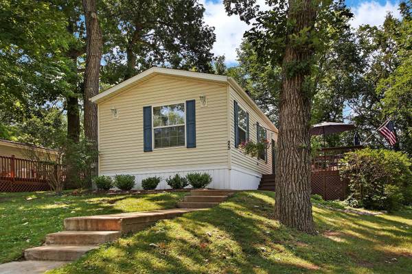 1009 BAY RD #25, Mchenry, IL 60051