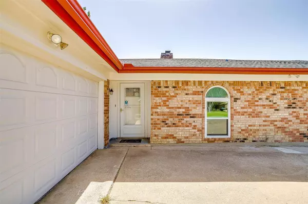 7520 Red Oak Street, North Richland Hills, TX 76182