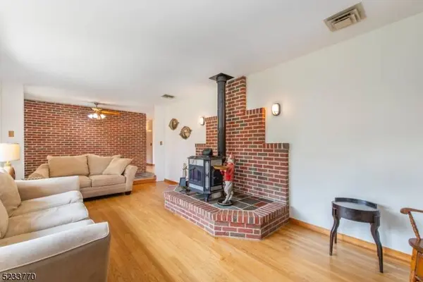 215 Notch Rd, Clifton City, NJ 07013