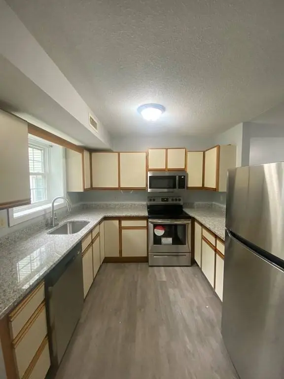 371 Aiken Ave #8, Lowell, MA 01850