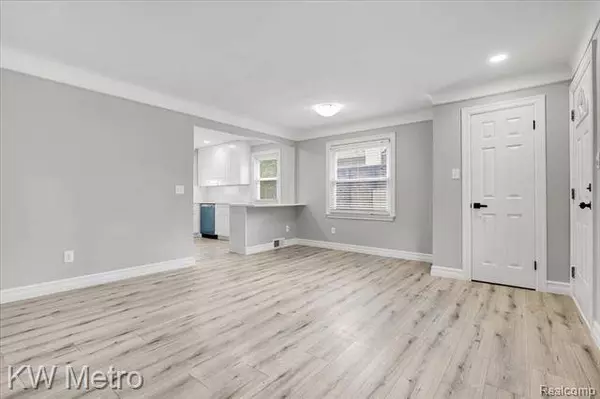 4416 ELMHURST Avenue, Royal Oak, MI 48073