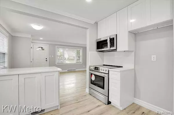 4416 ELMHURST Avenue, Royal Oak, MI 48073