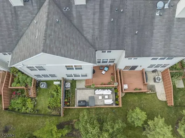 19 Scarlet Oak Dr, Montgomery Twp., NJ 08540