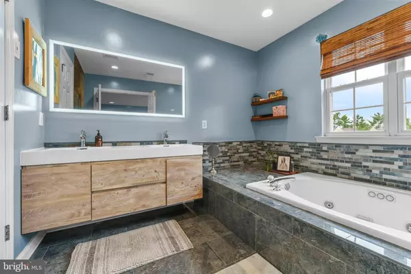 19 SCARLET OAK DR, Princeton, NJ 08540