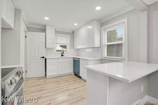 4416 ELMHURST Avenue, Royal Oak, MI 48073