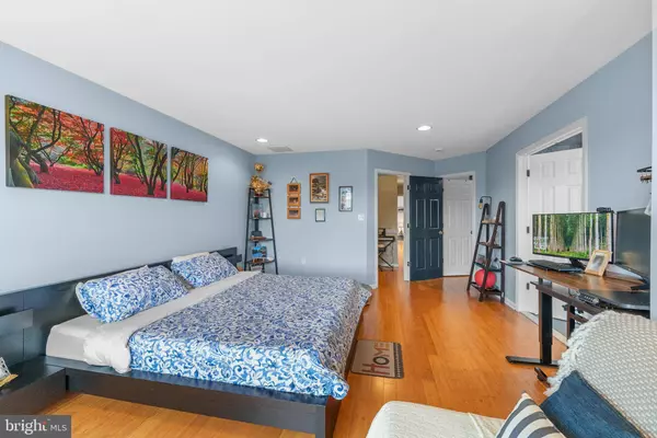 19 SCARLET OAK DR, Princeton, NJ 08540