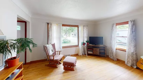 744 Elm ST NE, Hutchinson, MN 55350