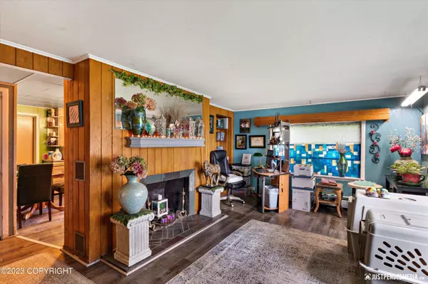 3309 Wyoming DR, Anchorage, AK 99517