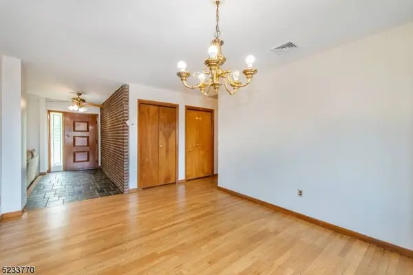 215 Notch Rd, Clifton City, NJ 07013