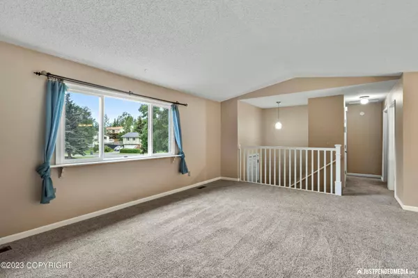 9521 Quail CIR, Eagle River, AK 99577