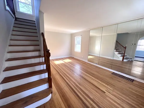 9837 S Bensley Avenue, Chicago, IL 60617