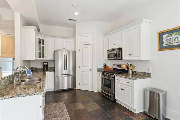 301 MAPLE RIDGE DR, Metairie, LA 70001