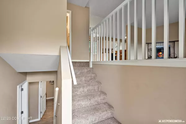 9521 Quail CIR, Eagle River, AK 99577