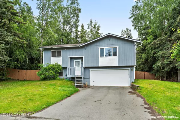 9521 Quail CIR, Eagle River, AK 99577