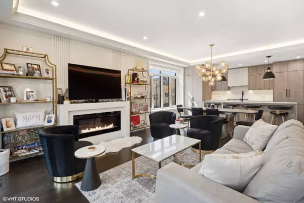 1370 W WALTON Street #2W, Chicago, IL 60642