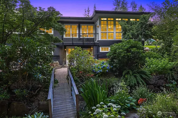 8116 Overlake DR W, Medina, WA 98039