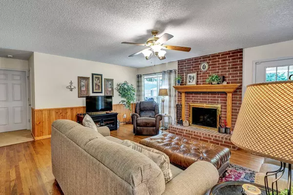 6938 S. US 79, Henderson, TX 75654