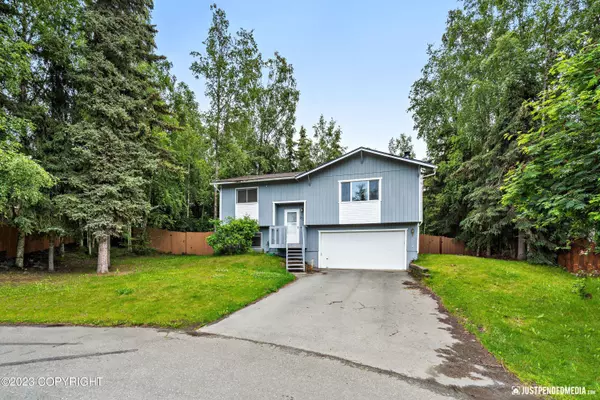 9521 Quail CIR, Eagle River, AK 99577