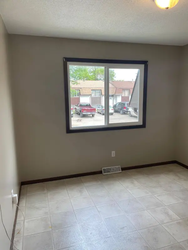 177 22nd ST NW, Owatonna, MN 55060