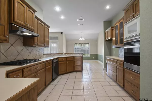 102 Codee Ct, Mt Pleasant, TX 75455