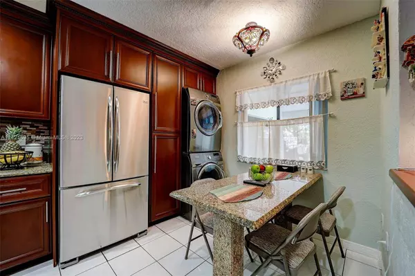 324 Fairway Cir #32, Weston, FL 33326