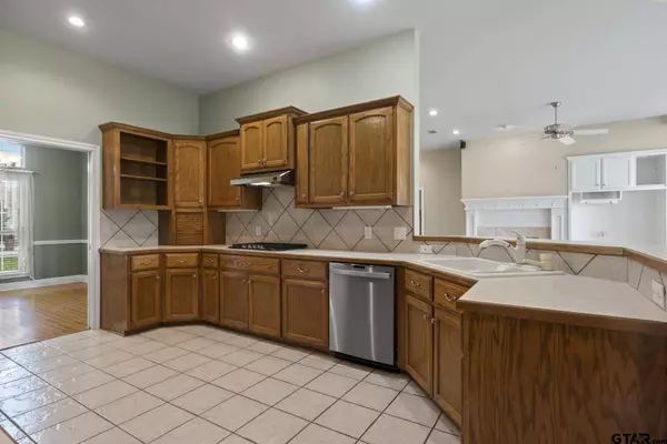 102 Codee Ct, Mt Pleasant, TX 75455