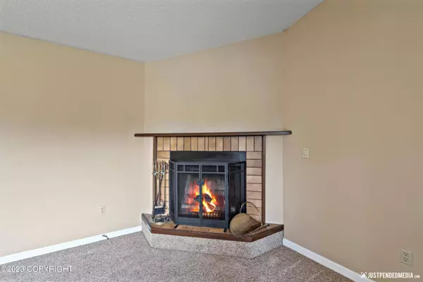 9521 Quail CIR, Eagle River, AK 99577