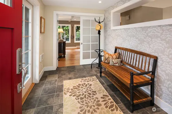 8116 Overlake DR W, Medina, WA 98039