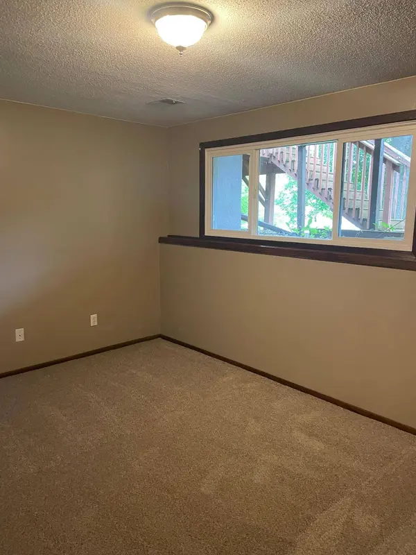 177 22nd ST NW, Owatonna, MN 55060