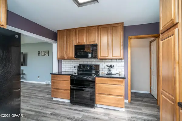 16033 5TH Street SE, Hillsboro, ND 58045