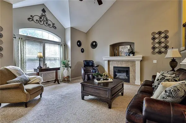 2208 NE Wyndham DR, Grain Valley, MO 64029