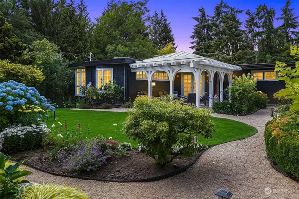 8116 Overlake DR W, Medina, WA 98039