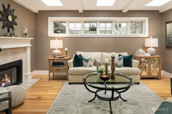 8116 Overlake DR W, Medina, WA 98039