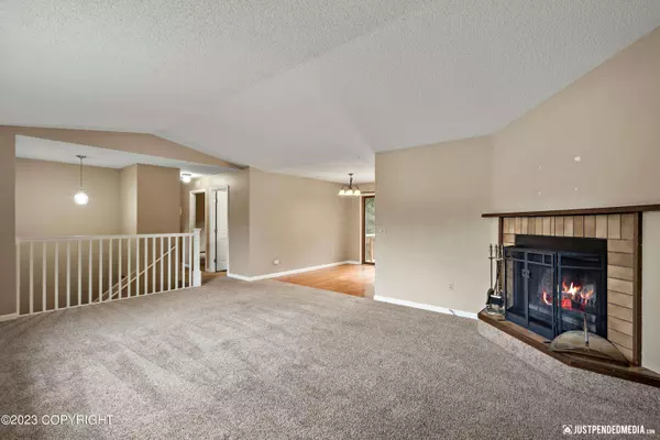 9521 Quail CIR, Eagle River, AK 99577