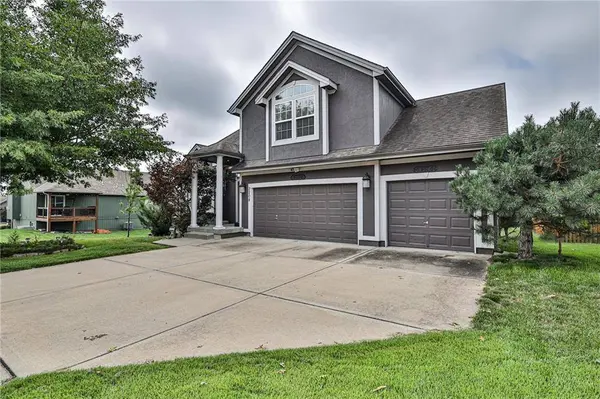 2208 NE Wyndham DR, Grain Valley, MO 64029