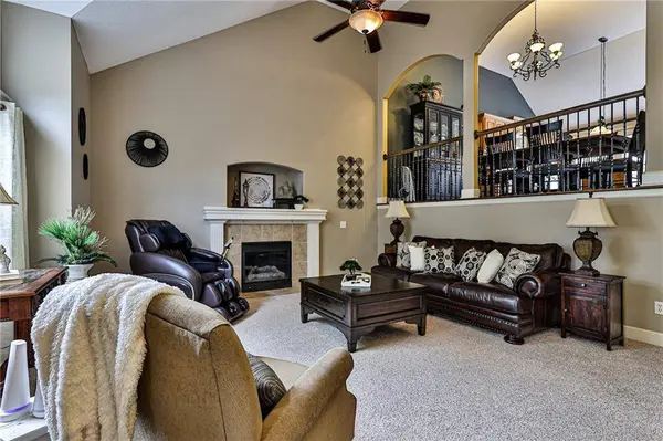 2208 NE Wyndham DR, Grain Valley, MO 64029