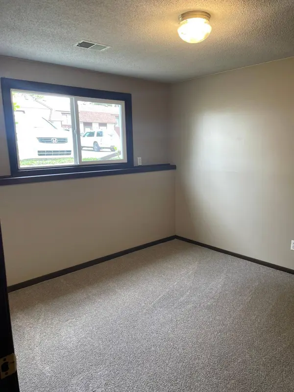 177 22nd ST NW, Owatonna, MN 55060