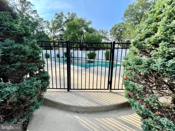 77 E 7TH AVE, Pine Hill, NJ 08021